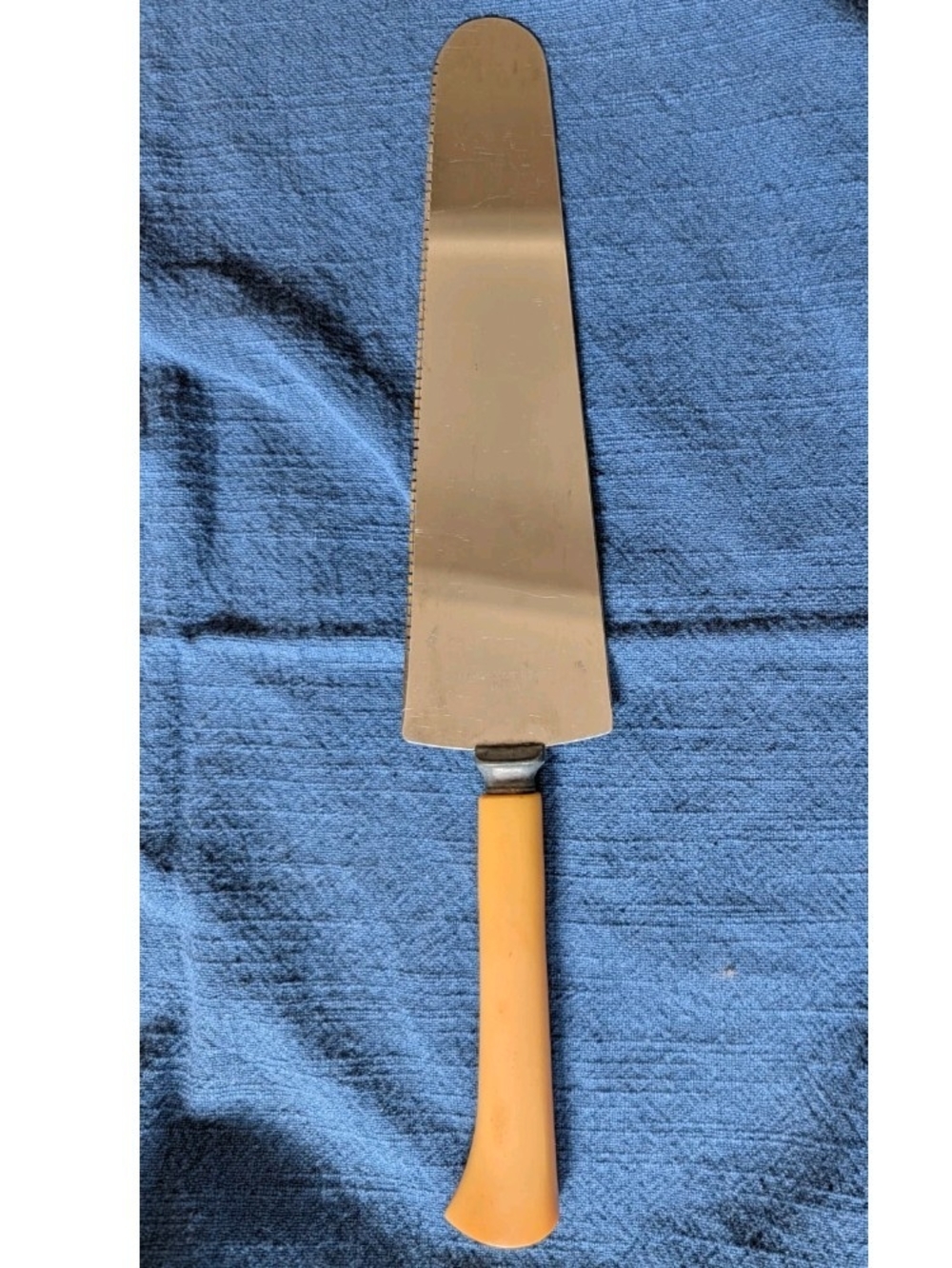 Vintage Butterscotch Bakelite Handle Pie Cake Server Spatula Made in USA 10"